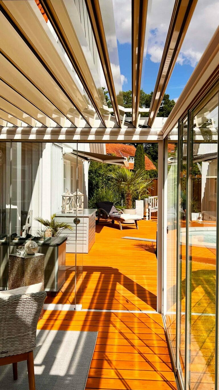 lamellendach-skyroof-palmiye-terrassenueberdachung-langen-privat-tag-web_9